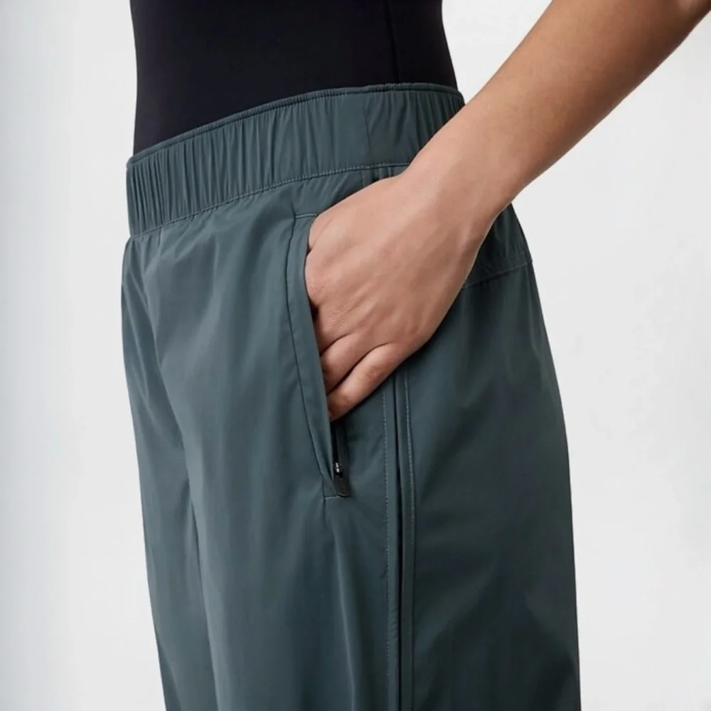 Athleta Rise Pant in color Eden NWT - Picture 4 of 6